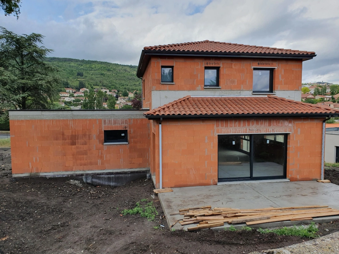 Maison moderne construite par JMG Maçonnerie